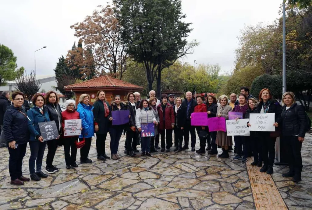 CHP’li kadınlar meydanda: “Biz kadınlar vardık, varız ve var olacağız”