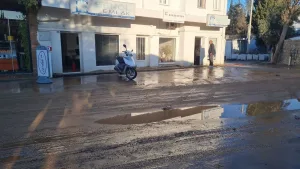 Bodrum’da içme suyu isale hattı patladı, işletmeleri su bastı Bodrum’da içme suyu isale hattı patladı, işletmeleri su bastı