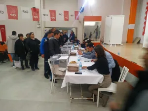 Ula'da eğilim yoklaması başladı: 2 aday adayı çekildi Ula'da eğilim yoklaması başladı: 2 aday adayı çekildi