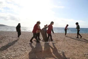 Büyükler kirletti, çocuklar temizledi Büyükler kirletti, çocuklar temizledi