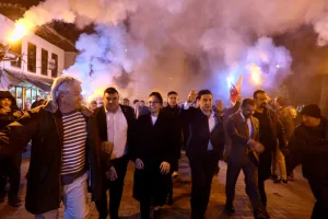 Gonca Köksal’a meşaleli karşılama: “Yönetilen ve yöneten değil birlikte güçlenen bir aile olacağız”