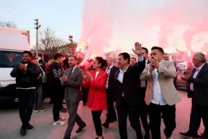 Gonca Köksal’a meşaleli karşılama: “Yönetilen ve yöneten değil birlikte güçlenen bir aile olacağız”
