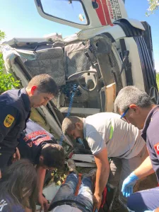 Beton mikserinin içinde sıkışan sürücüyü itfaiye ekipleri kurtardı Beton mikserinin içinde sıkışan sürücüyü itfaiye ekipleri kurtardı