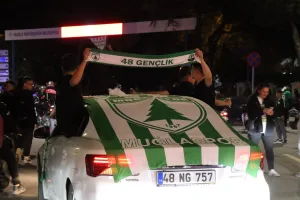 Muğlaspor taraftarları şampiyonluğu kutladı Muğlaspor taraftarları şampiyonluğu kutladı