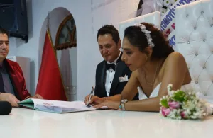 Muğla'da Düğün Yemekleri Festivali'ndeki gelin ve damat rolü gerçek oldu Muğla'da Düğün Yemekleri Festivali'ndeki gelin ve damat rolü gerçek oldu