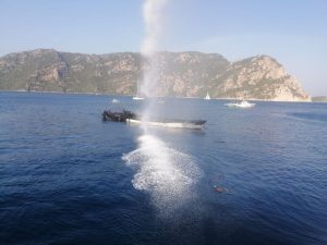 Marmaris'te yanarak batan teknenin sahibi ve kaptanı adliyeye çıkarıldı