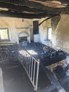 Evini yakıp kendini kuyuya attı Evini yakıp kendini kuyuya attı