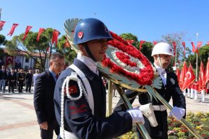 Muğla’da Cumhuriyet Bayramı kutlamaları çelenk sunma töreni ile başladı