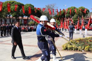 Muğla’da Cumhuriyet Bayramı kutlamaları çelenk sunma töreni ile başladı