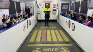 Mobil Trafik Eğitim Tırı Muğla'da öğrencilere trafik bilincini aşılayacak