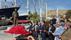 Bodrum'da "Guletlerin Babası" anısına heykel yapıldı Bodrum'da "Guletlerin Babası" anısına heykel yapıldı