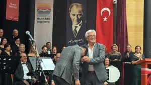 Bu konsere biletle değil, kitapla girdiler