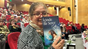 Bu konsere biletle değil, kitapla girdiler