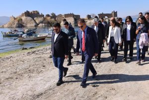 TBMM heyetinden Bafa Gölü'nde inceleme TBMM heyetinden Bafa Gölü'nde inceleme