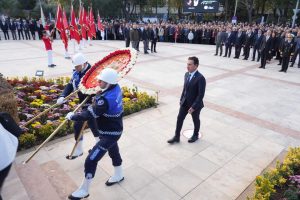 Menteşe'de Ata'ya saygı: Sirenler 2 dakika boyunca çaldı