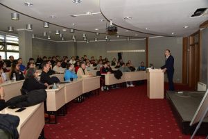 Eski atlet Semra Aksu MSKÜ’de öğrencilerle buluştu Eski atlet Semra Aksu MSKÜ’de öğrencilerle buluştu