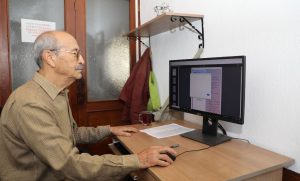 77 yaşında lisans eğitimini tamamladı