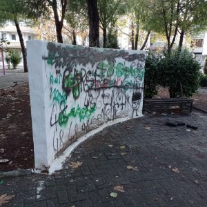 Basın Parkı'na çirkin saldırı: Anma Duvarı tahrip edildi Basın Parkı'na çirkin saldırı: Anma Duvarı tahrip edildi