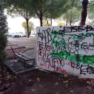 Basın Parkı'na çirkin saldırı: Anma Duvarı tahrip edildi Basın Parkı'na çirkin saldırı: Anma Duvarı tahrip edildi