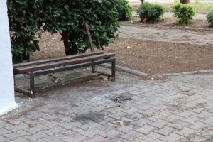 Duvar temizlenmiş olsa da park bakımsız Duvar temizlenmiş olsa da park bakımsız