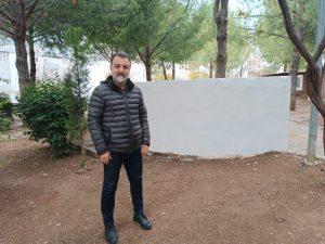 Duvar temizlenmiş olsa da park bakımsız