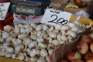 Menteşe Perşembe Pazarı: Sarımsak 350, yarım kilo çilek 100 TL!