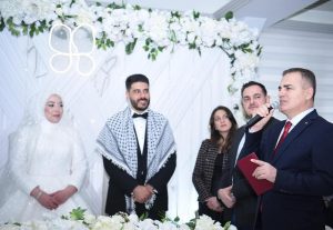 Valinin makam arabası gelin arabası oldu Valinin makam arabası gelin arabası oldu