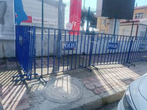 Yaya kaldırımında bariyer işgali