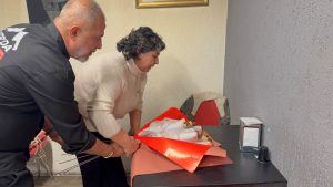 Sevgilisine çiçek yerine kebap buketi yaptırdı