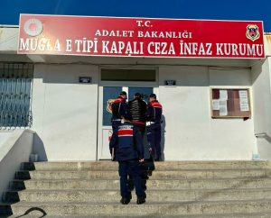 Suç örgütü lideri Akyaka'da saklandığı villada yakalandı Suç örgütü lideri Akyaka'da saklandığı villada yakalandı