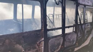 Bodrum'da park halindeki minibüs alev alev yandı Bodrum'da park halindeki minibüs alev alev yandı