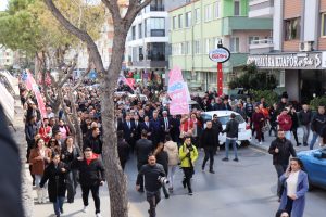 Muğla’da İmamoğlu protestosuna polis müdahalesi, gözaltılar var Muğla’da İmamoğlu protestosuna polis müdahalesi, gözaltılar var