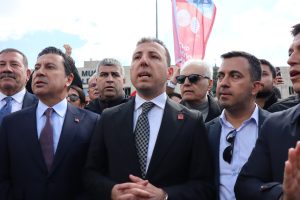 Muğla’da İmamoğlu protestosuna polis müdahalesi, gözaltılar var Muğla’da İmamoğlu protestosuna polis müdahalesi, gözaltılar var