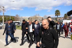 Muğla’da İmamoğlu protestosuna polis müdahalesi, gözaltılar var Muğla’da İmamoğlu protestosuna polis müdahalesi, gözaltılar var