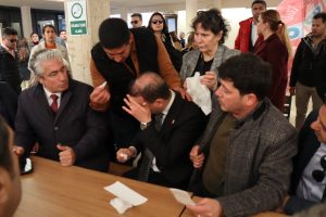 Muğla’da İmamoğlu protestosuna polis müdahalesi, gözaltılar var Muğla’da İmamoğlu protestosuna polis müdahalesi, gözaltılar var