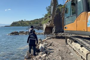 Bodrum'da iş makineleriyle denizi doldurdular! Bodrum'da iş makineleriyle denizi doldurdular!