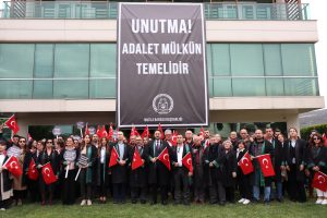 Muğla Barosu avukatları eylemde: “Seçimle gelen seçimle gider”