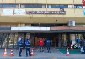 Mal sahipleri yıkmazsa, belediye ihale ile yıkacak!