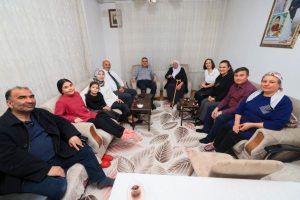 Vali Akbıyık, şehit ailesiyle iftarda buluştu