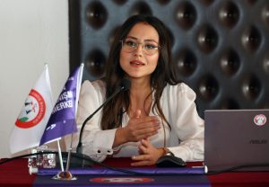 8 Mart seminerinde değişmeyen gündem: Yine şiddet konuşuldu 8 Mart seminerinde değişmeyen gündem: Yine şiddet konuşuldu