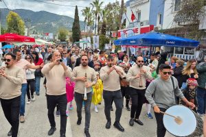 Bodrum’da yağmur altında festival coşkusu Bodrum’da yağmur altında festival coşkusu