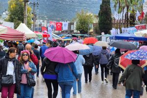Bodrum’da yağmur altında festival coşkusu Bodrum’da yağmur altında festival coşkusu