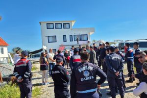Muğla'da hazine arazisine yapılan kaçak yapı yıkıldı Muğla'da hazine arazisine yapılan kaçak yapı yıkıldı