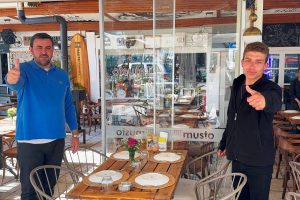 Sokakta yaşıyordu, çöpte bulduğu altınlar hayatını değiştirdi