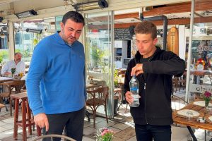 Sokakta yaşıyordu, çöpte bulduğu altınlar hayatını değiştirdi