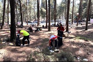 Muğla’da hakemler, hem eğitim aldı hem çevre temizliği yaptı