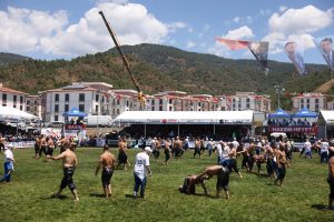 Fethiye'de yağlı güreşlerin kazananı Feyzullah Aktürk oldu Fethiye'de yağlı güreşlerin kazananı Feyzullah Aktürk oldu