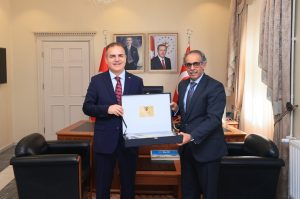 Kuveyt Büyükelçisi Al-Adwani’den Vali Akbıyık ile Başkan Aras’a ziyaret Kuveyt Büyükelçisi Al-Adwani’den Vali Akbıyık ile Başkan Aras’a ziyaret