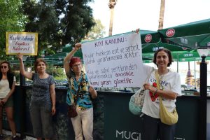 Akyaka’da kıyı eylemi: Vatandaşlar brandaları aştı