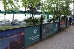 Akyaka’da kıyı eylemi: Vatandaşlar brandaları aştı